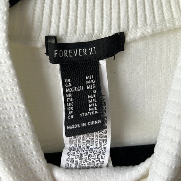 Forever 21 thick low turtle neck top (Size Medium) - Picture 2 of 4